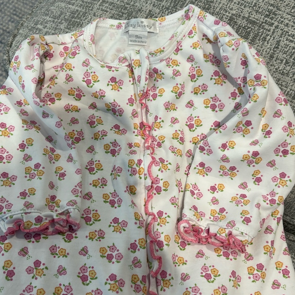 Kissy kissy onesie